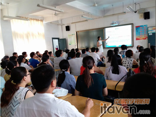 東方中原高品質(zhì)電子白板升級(jí)教學(xué)體驗(yàn)