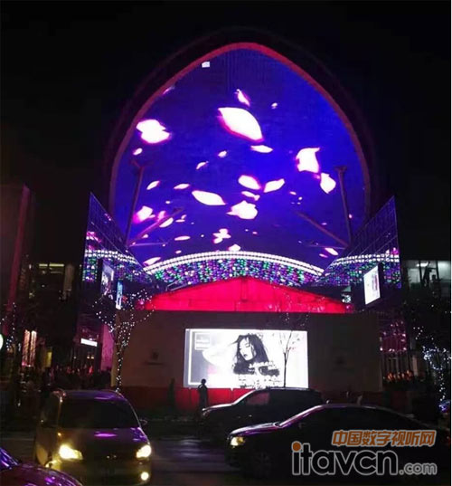 SOUNDBOXX攜手上海新華聯打造巨型天幕震撼體驗