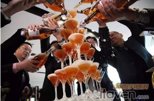 開香檳!一起舉杯迎接新開始