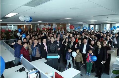 色彩鮮艷、豐盛誘人的大盤菜讓人垂涎欲滴