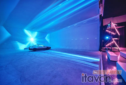 6臺DU8090Z分布在舞臺兩側(cè)投射出震撼3D影像