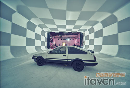 3臺DU8090Z在舞臺正前方投射