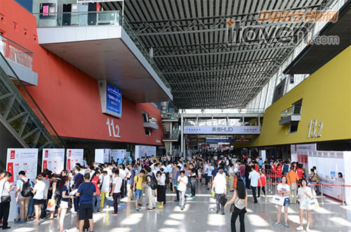 ISLE2016 入口大廳人潮涌動