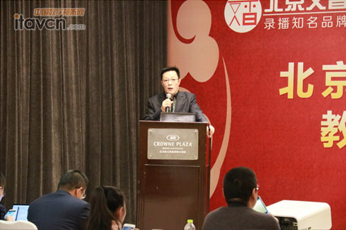 教育裝備事業(yè)部總經理李卓發(fā)言