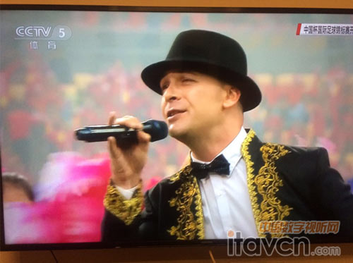 開幕式外國歌手使用Relacart H-31無線話筒演唱