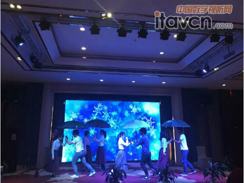 洲明科技《外面的世界》歌舞表演