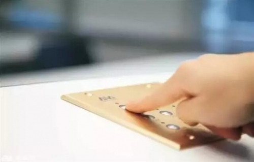 簡(jiǎn)易的面板操作能讓老師的工作輕松不少