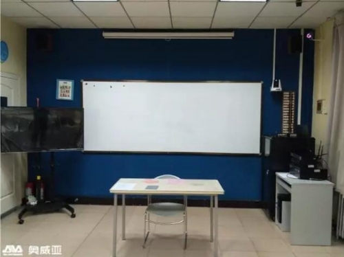 鄭州校區(qū)的錄播課室實(shí)景圖