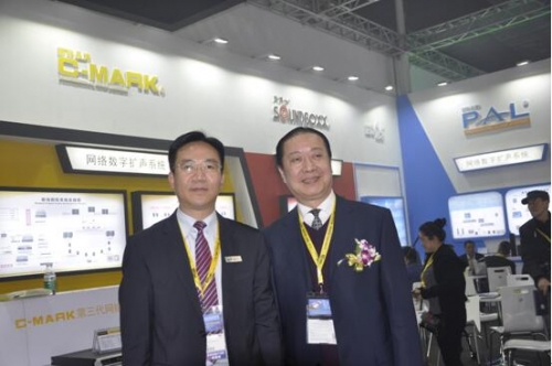 中國(guó)演藝設(shè)備技術(shù)協(xié)會(huì)朱新村理事長(zhǎng)親切視察寶業(yè)恒展臺(tái)