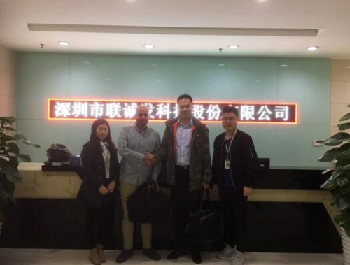 Eng.Abdullah O.Baothman與董事長(zhǎng)黃青鋒合影留念