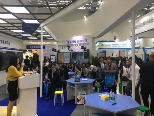 精彩講解引人駐足