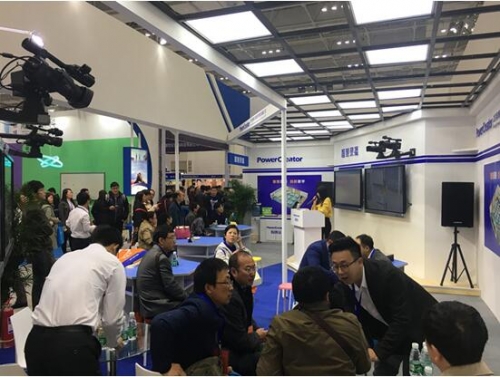 工作人員詳細介紹產品功能