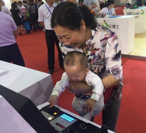 小朋友體驗科旭威爾產品