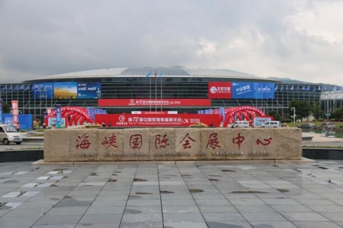 主入口入場后兩邊的包柱廣告