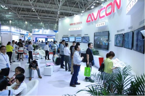 圖2:現場參觀人群絡繹不絕