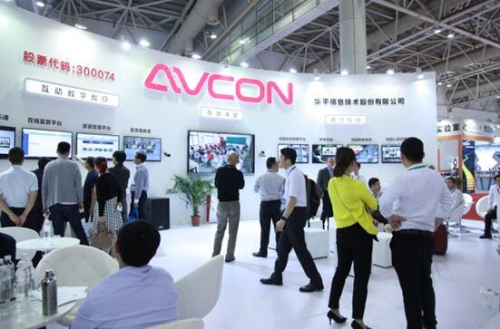 圖2:現場參觀人群絡繹不絕