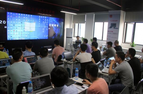 >>> 下課鈴敲響,同學你為何不出門玩耍?