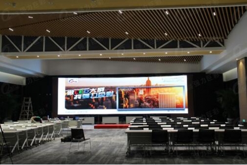 強力巨彩高密度Q2.0進駐北京某集團高端會議室,大屏展播企業風采,氣派又震撼