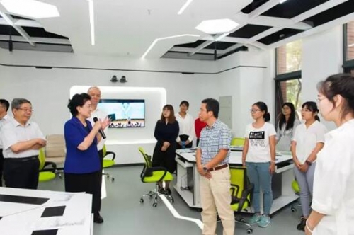 國務院副總理劉延東參觀文香智慧錄播教室