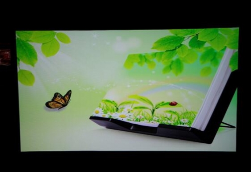 采用3LCD投影技術 投射畫面清晰銳利、色彩分明