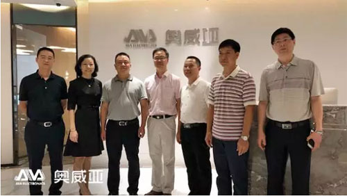 廣西河池副市長鐘洪調研奧威亞科技創新