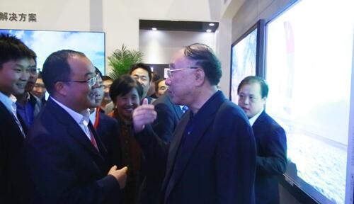 全國人民代表大會財政經濟委員會副主任委員黃奇帆與蒲毅董事長親切交談