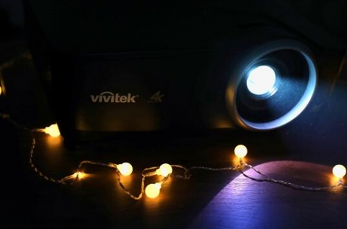 觀影采用的HK2288是Vivitek(麗訊)4K家庭影院投影機系列的第一款產品