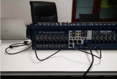 圖15:首先用USB扁口轉方口線與電腦連接