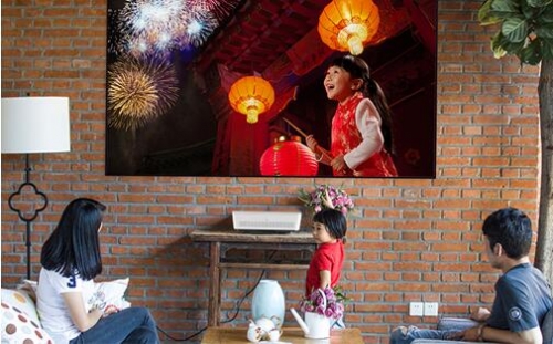 100吋大畫面,有種幸福叫聚在一起看春晚