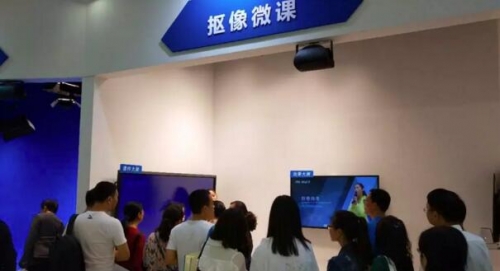 圖七:實(shí)景虛擬雙模式錄制的虛擬微課空間