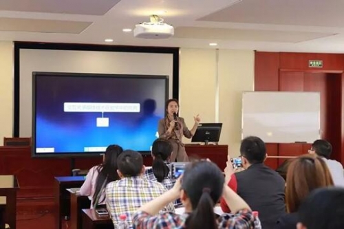 &ldquo;ϣ����Ӗ(x��n)&rdquo;���M(j��n)��������У�׌ý̌W(xu��)�Ļ���(ji��)