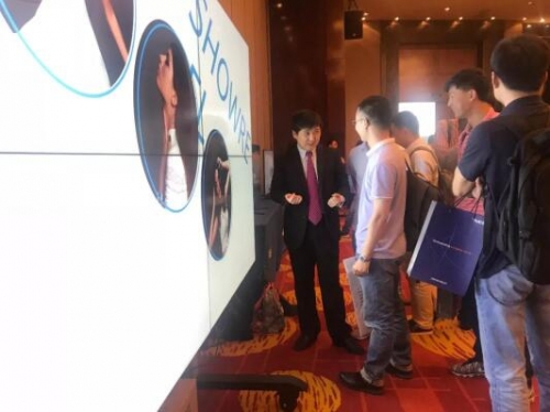 大屏顯示——2x2拼接墻應用展項 輕松實現內容自動分割組合顯示