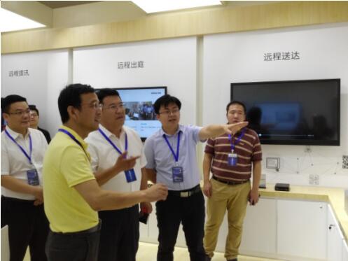 最高人民檢察院檢察技術(shù)信息研究中心趙志剛主任蒞臨科達(dá)智能化展區(qū)進(jìn)行親切交流