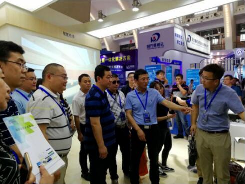 中紀(jì)委信息中心劉斌主任參觀協(xié)作式網(wǎng)呈