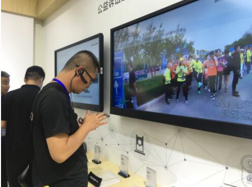 用戶體驗(yàn)科達(dá)耳掛攝像機(jī)