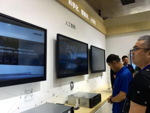 用戶觀摩人工智能應(yīng)用實(shí)例