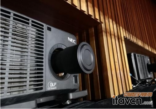NEC PH3501QL+是舞臺震撼視效的幕后英雄