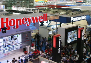 裸眼3D技術(shù)成為大屏幕展上一匹“黑馬”